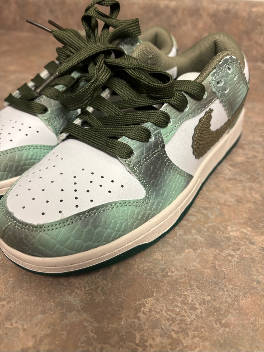Nike Men's Low-Top Sneakers - White & Olive Green